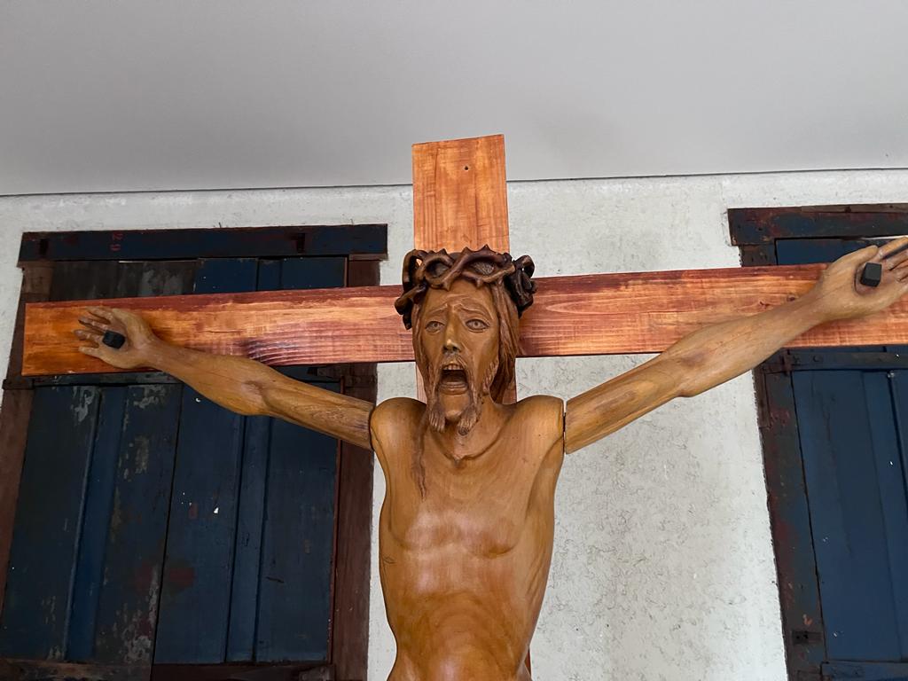 Itabira: peças sacras em madeira mostram sentimento na crucificação de ...